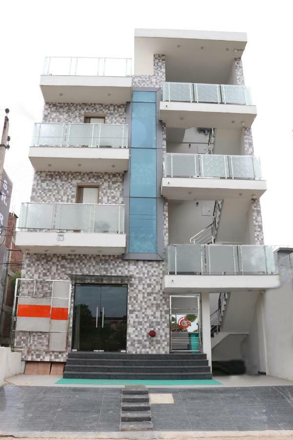 Готель S.R. Residency Zirakpur Екстер'єр фото