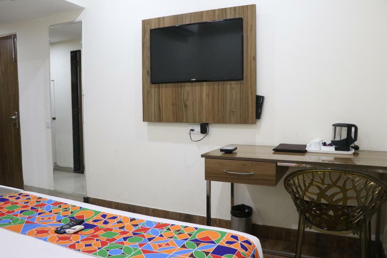 Готель S.R. Residency Zirakpur Екстер'єр фото
