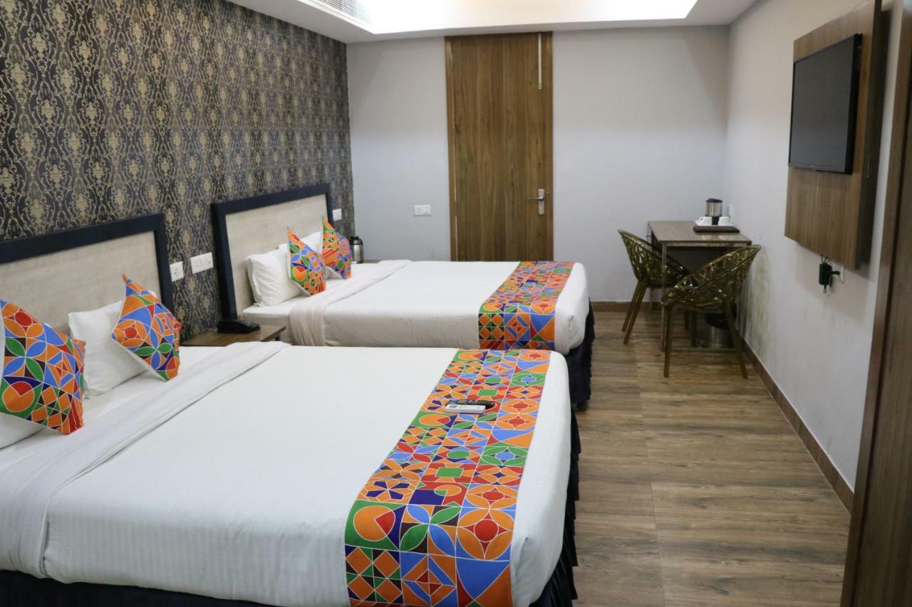 Готель S.R. Residency Zirakpur Екстер'єр фото