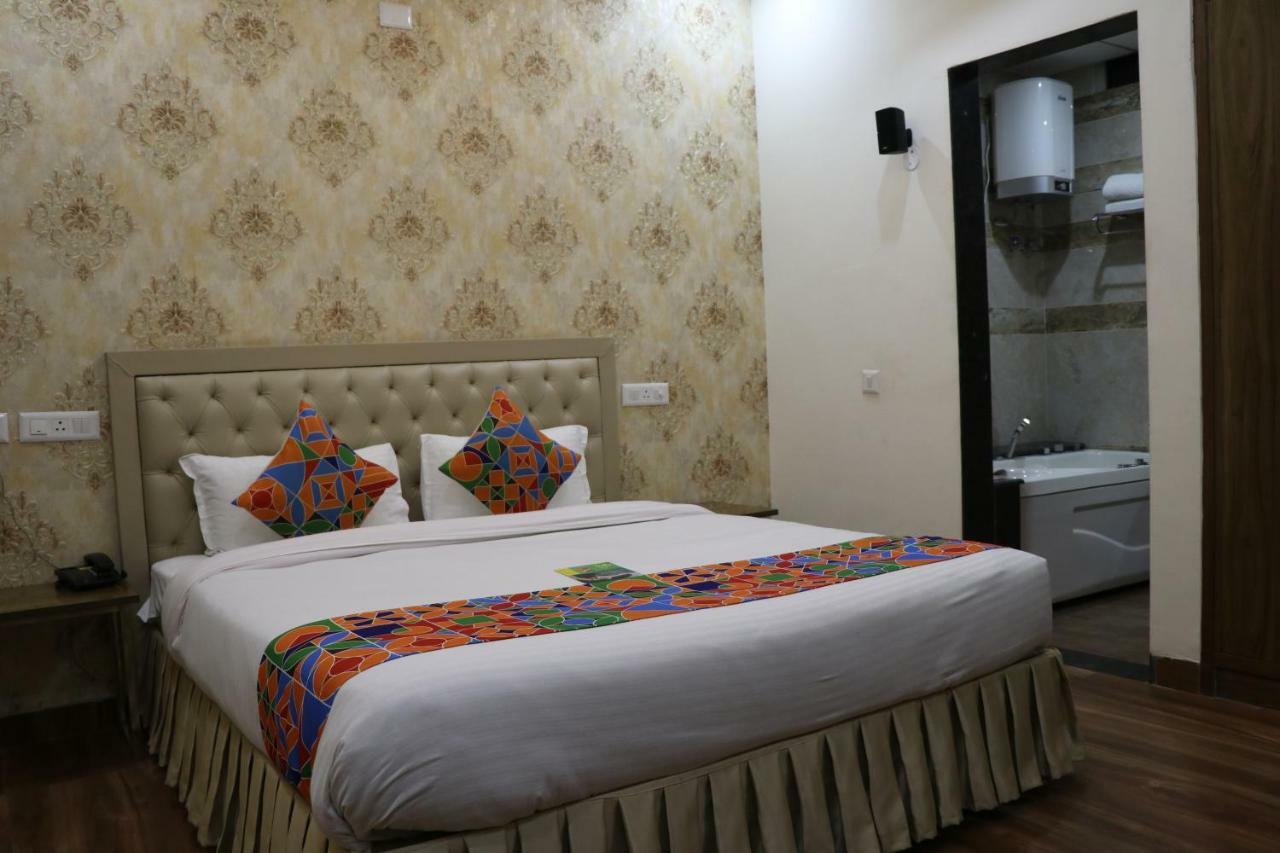 Готель S.R. Residency Zirakpur Екстер'єр фото