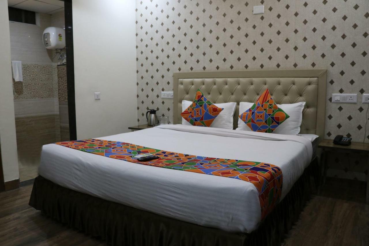 Готель S.R. Residency Zirakpur Екстер'єр фото