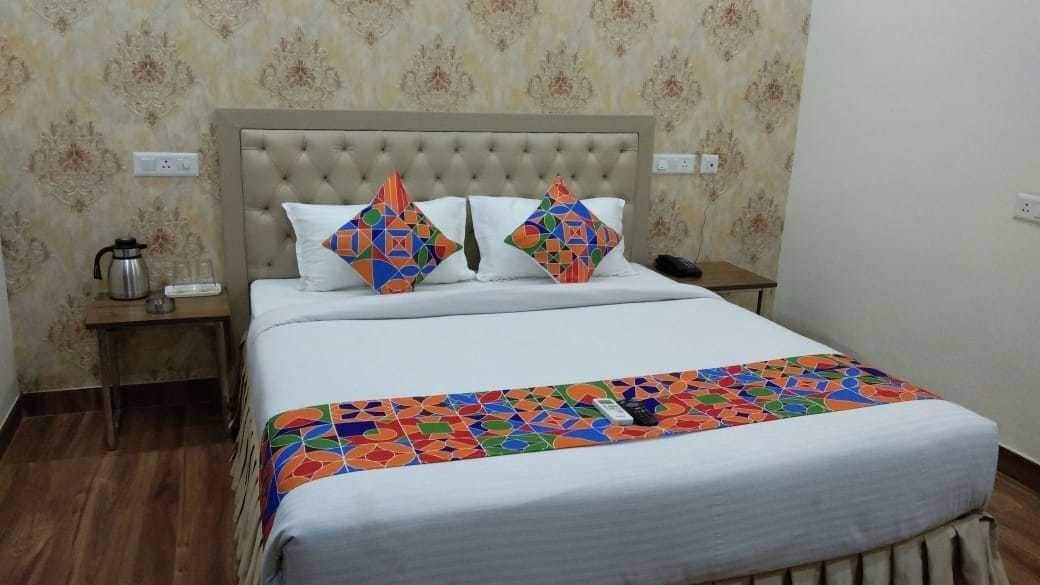 Готель S.R. Residency Zirakpur Екстер'єр фото
