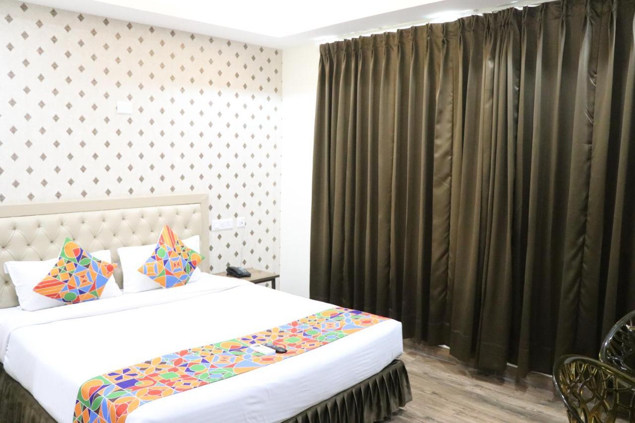 Готель S.R. Residency Zirakpur Екстер'єр фото